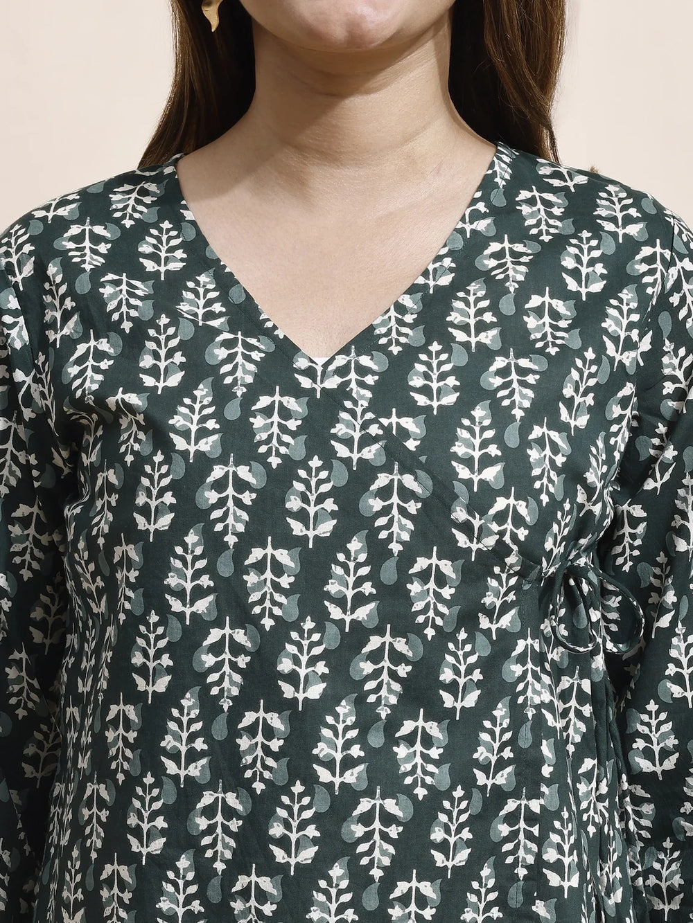 bottle green kurti v neck closeup