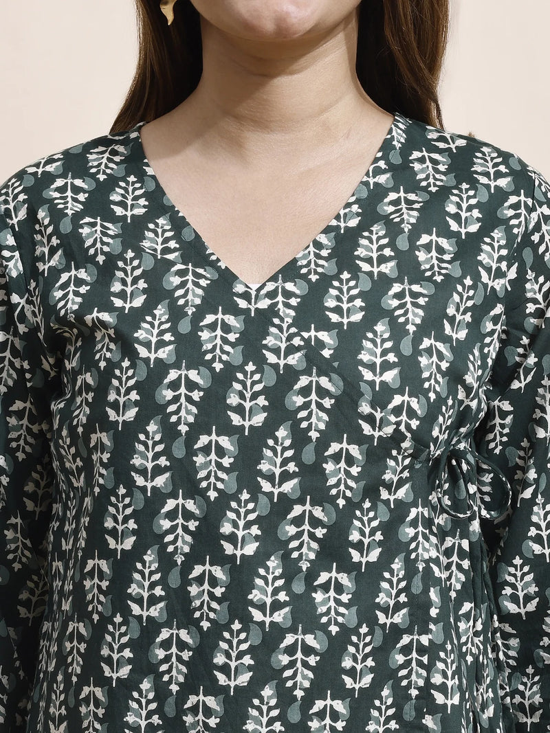 bottle green kurti v neck closeup