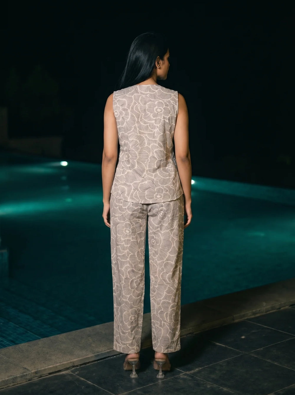 grey floral line art co ord set back